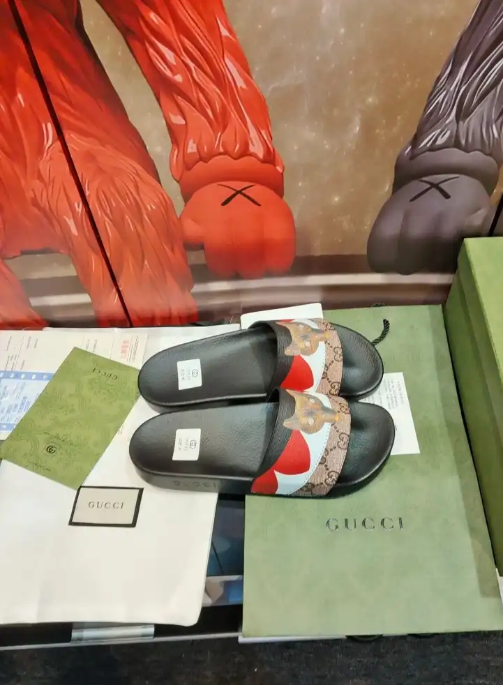 hype Gucci Slippers