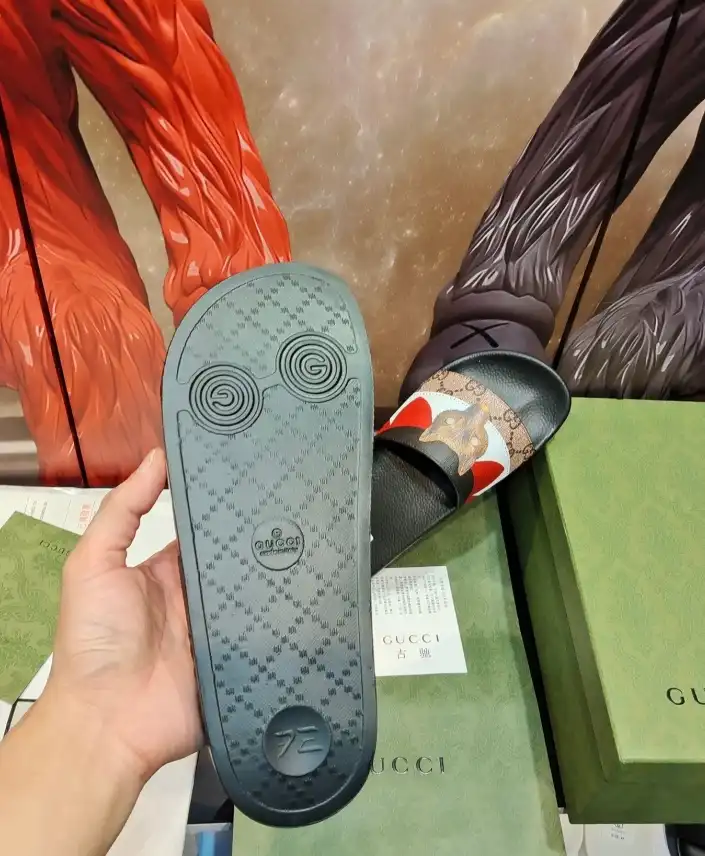 hype Gucci Slippers