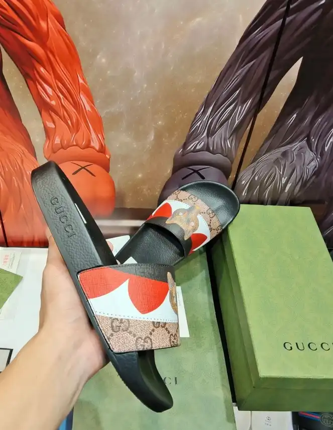 hype Gucci Slippers