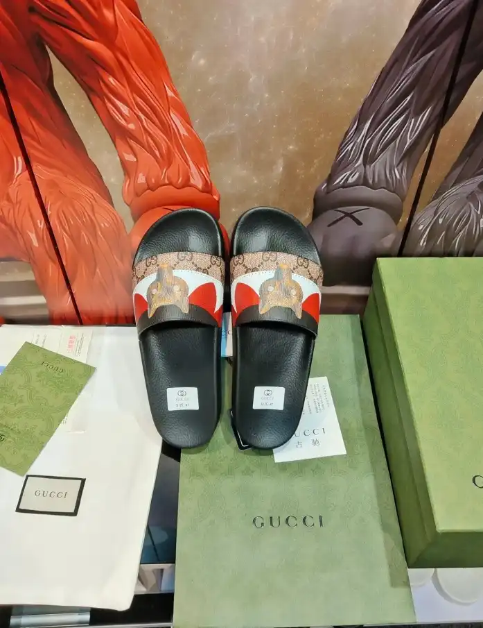 hype Gucci Slippers