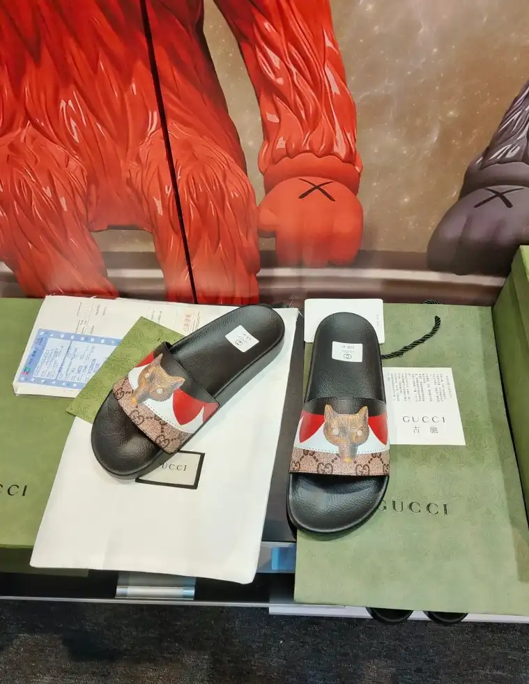 hype Gucci Slippers