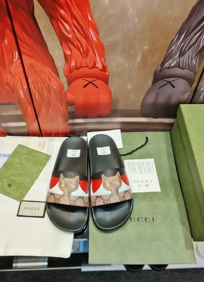 hype Gucci Slippers