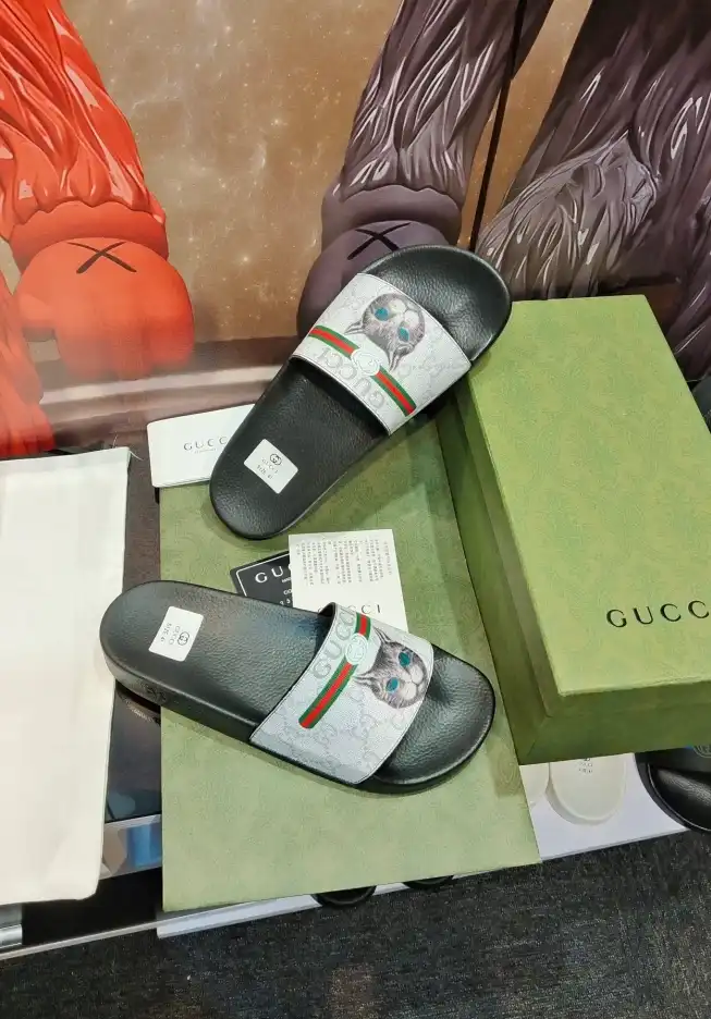 hype Gucci Slippers