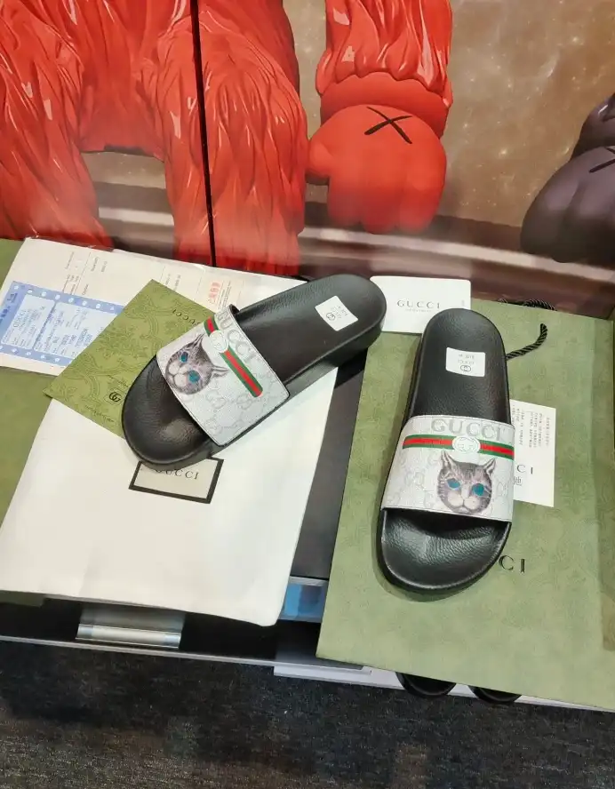 hype Gucci Slippers