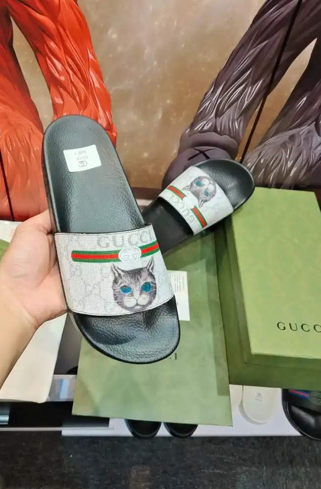 hype Gucci Slippers