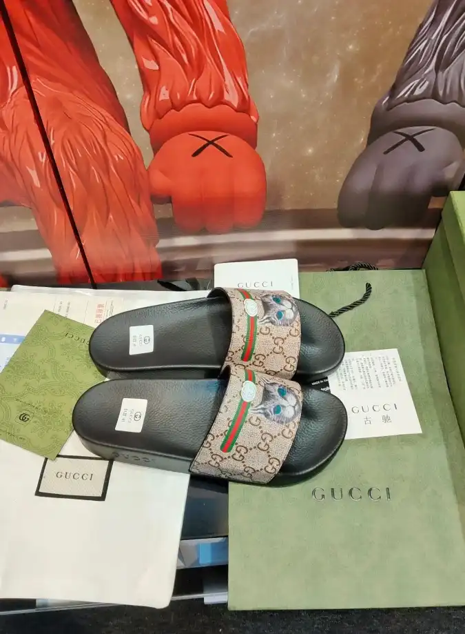 hype Gucci Slippers