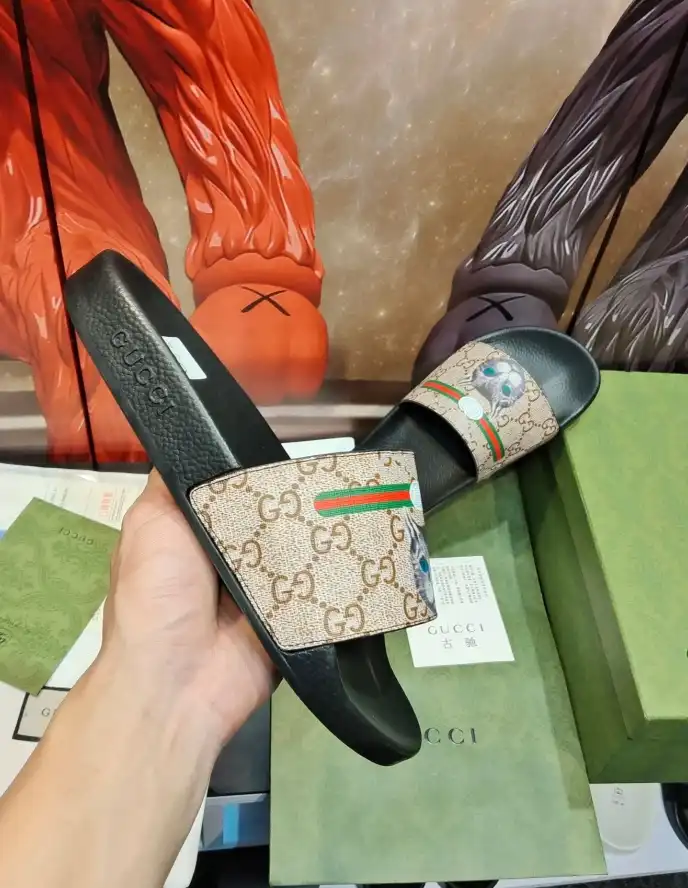 hype Gucci Slippers