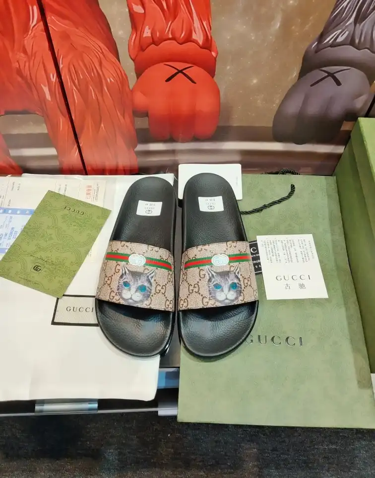 hype Gucci Slippers