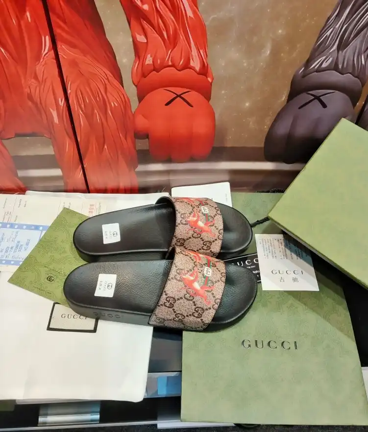 hype Gucci Slippers