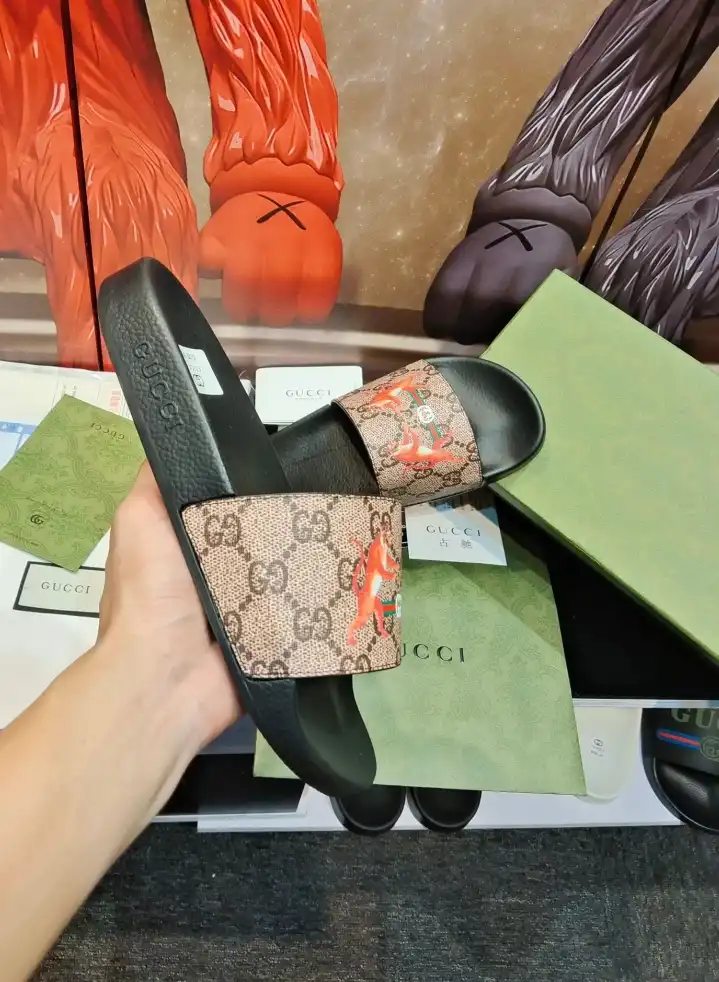 hype Gucci Slippers