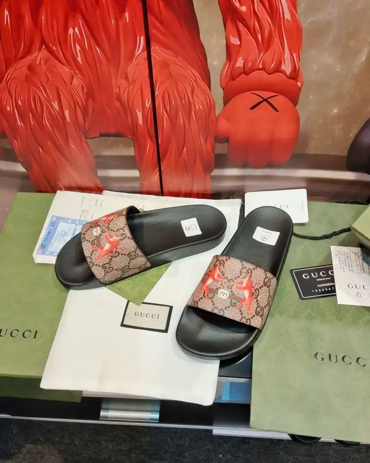 hype Gucci Slippers