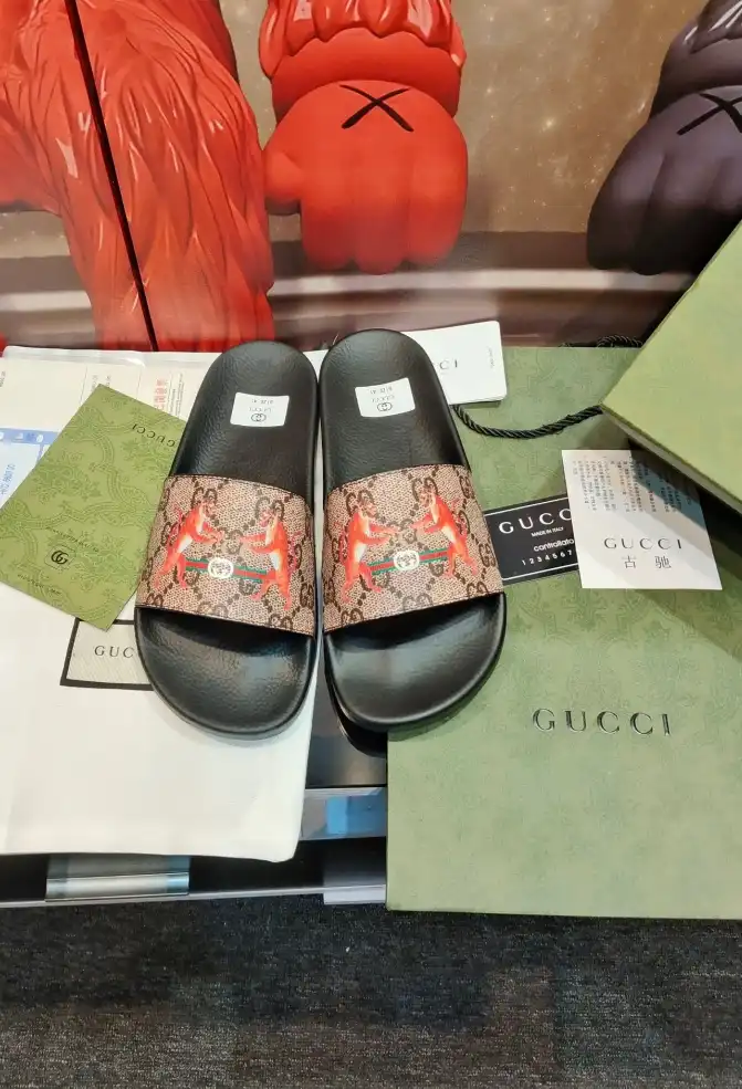 hype Gucci Slippers