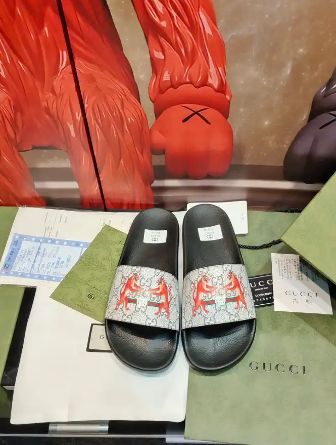 hype Gucci Slippers