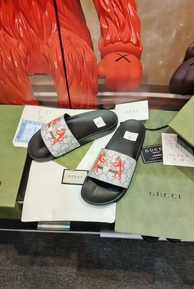 hype Gucci Slippers