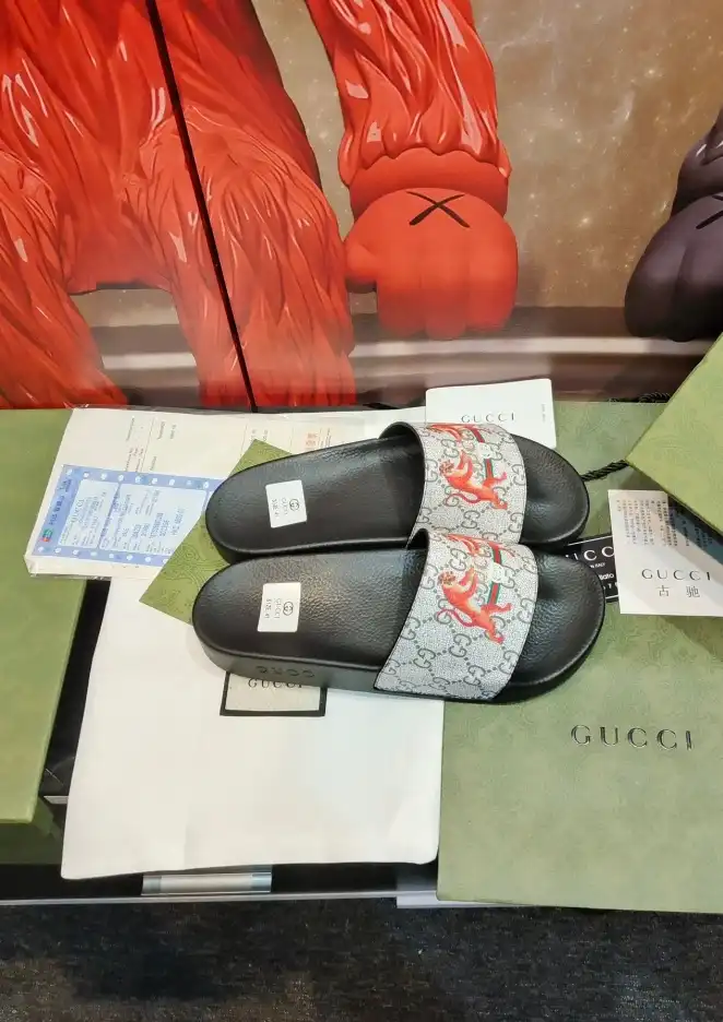 hype Gucci Slippers