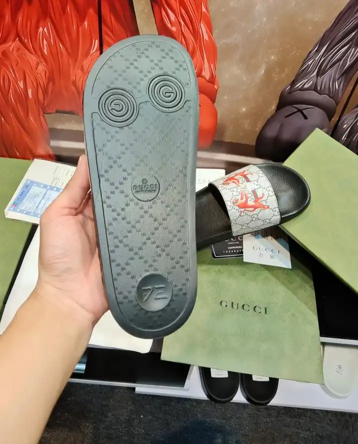 hype Gucci Slippers