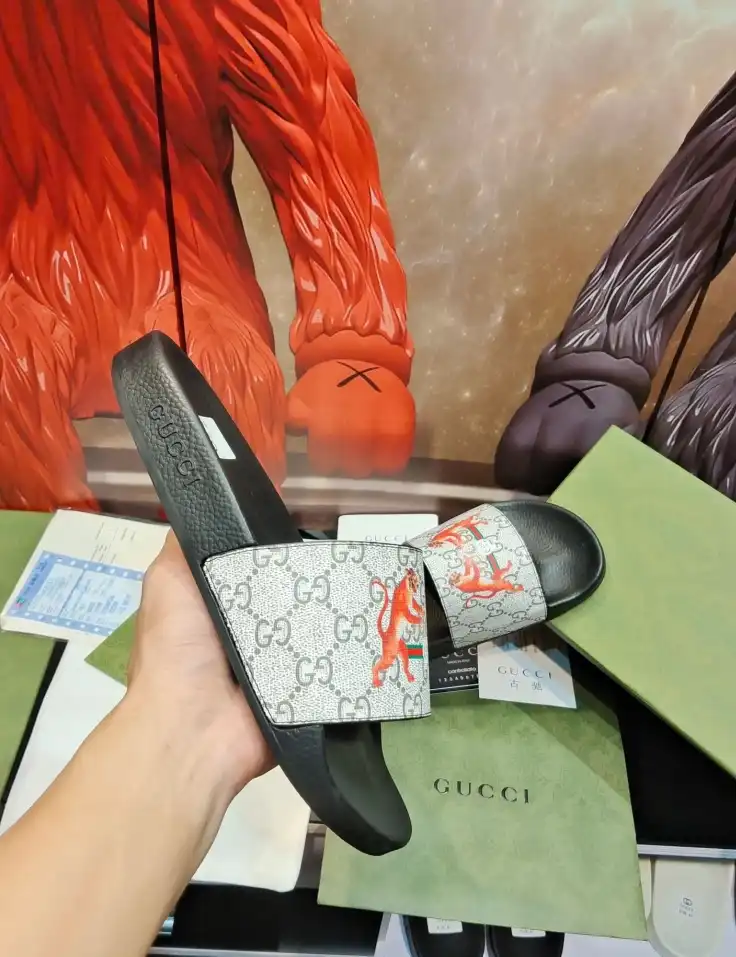 hype Gucci Slippers