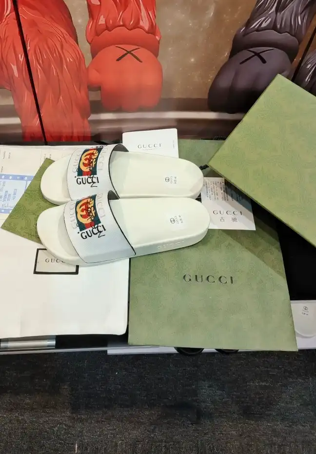 hype Gucci Slippers