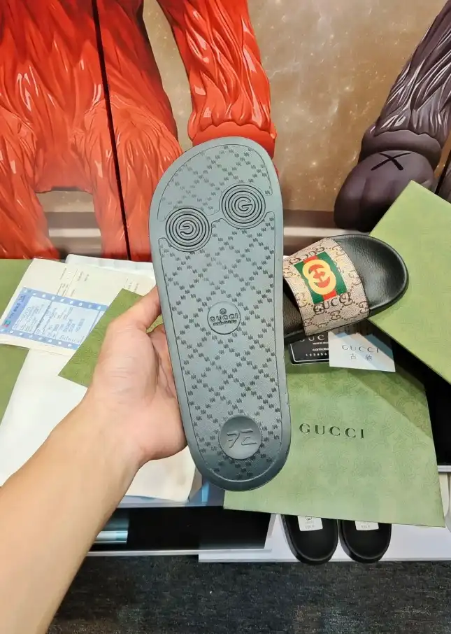 hype Gucci Slippers