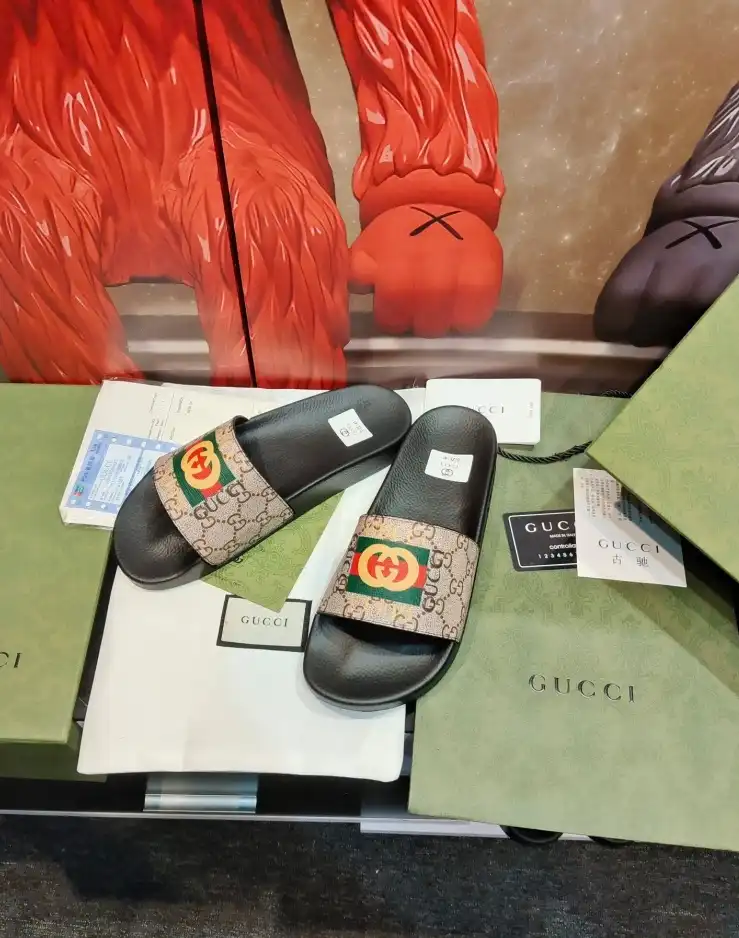 hype Gucci Slippers