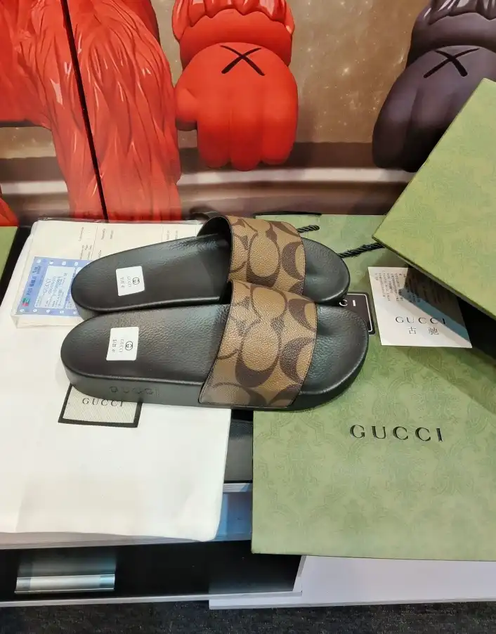 hype Gucci Slippers