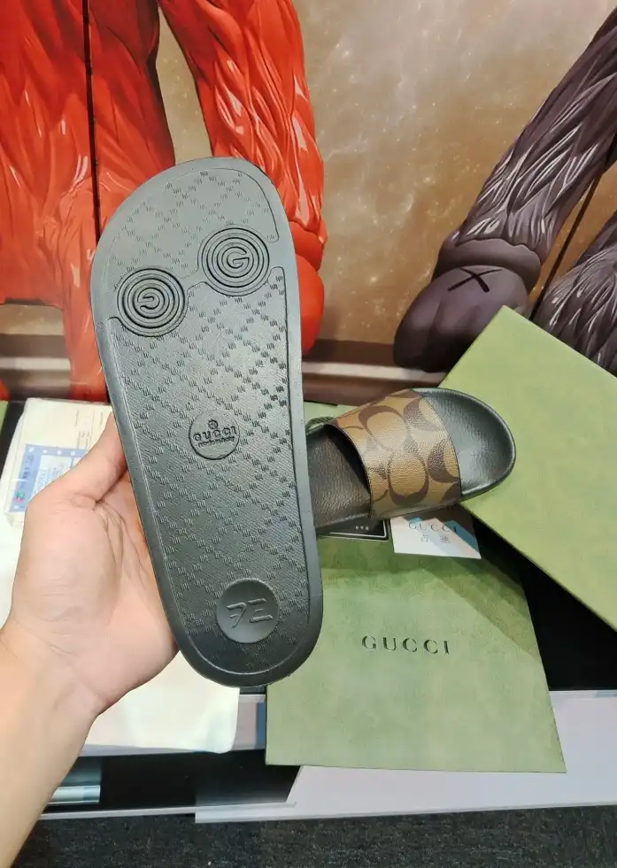 hype Gucci Slippers