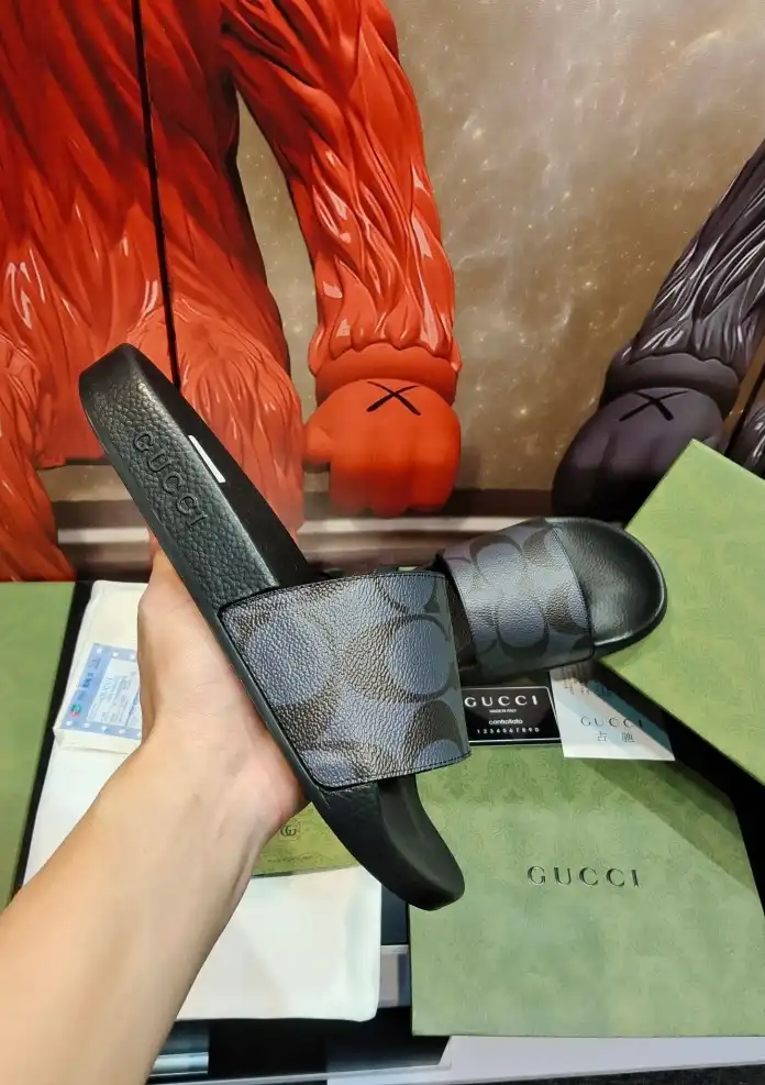 hype Gucci Slippers