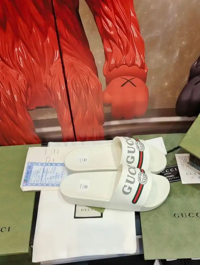 hype Gucci Slippers