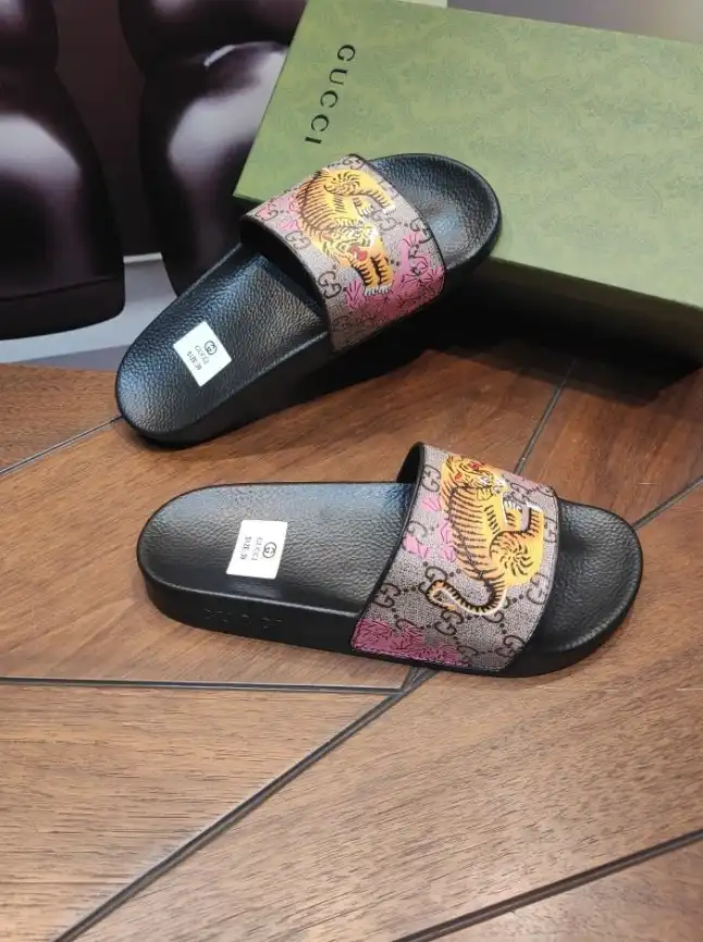 hype Gucci Slippers