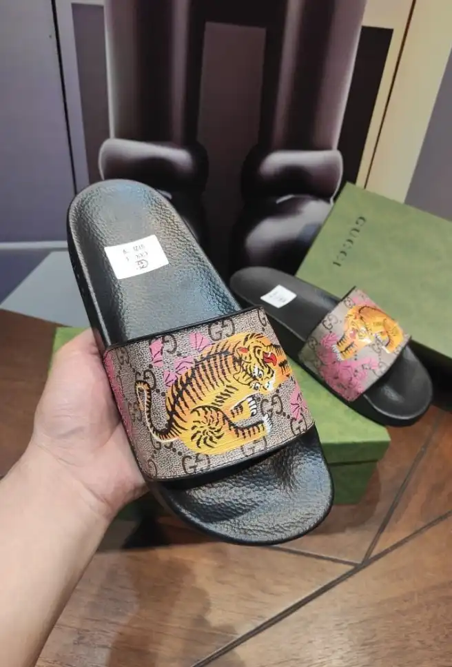 hype Gucci Slippers