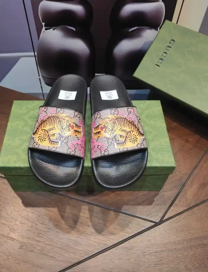 hype Gucci Slippers