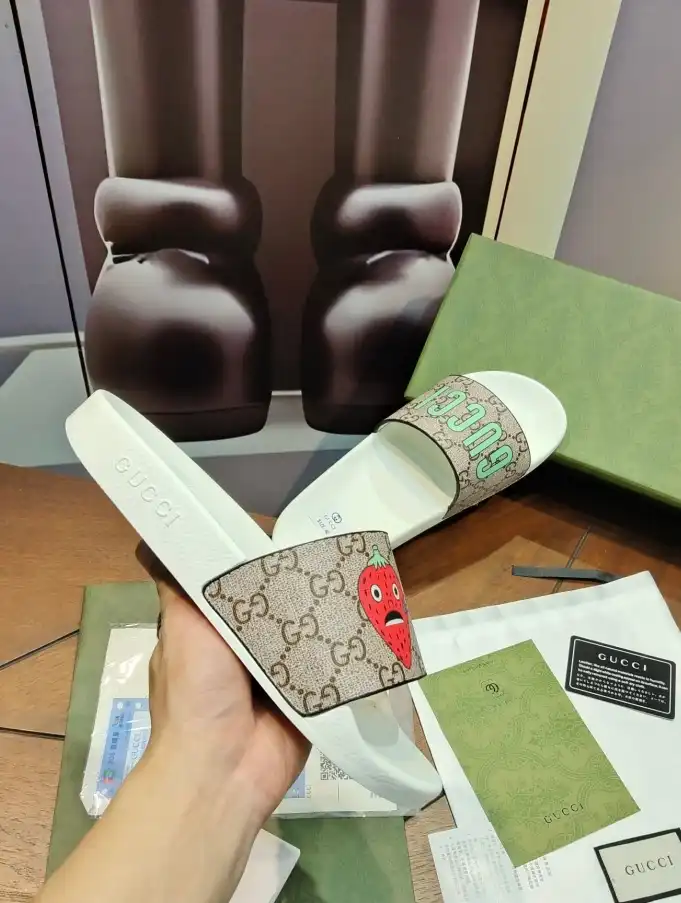 hype Gucci Slippers