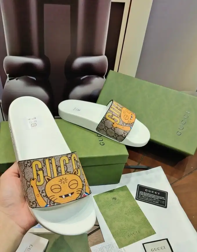 hype Gucci Slippers