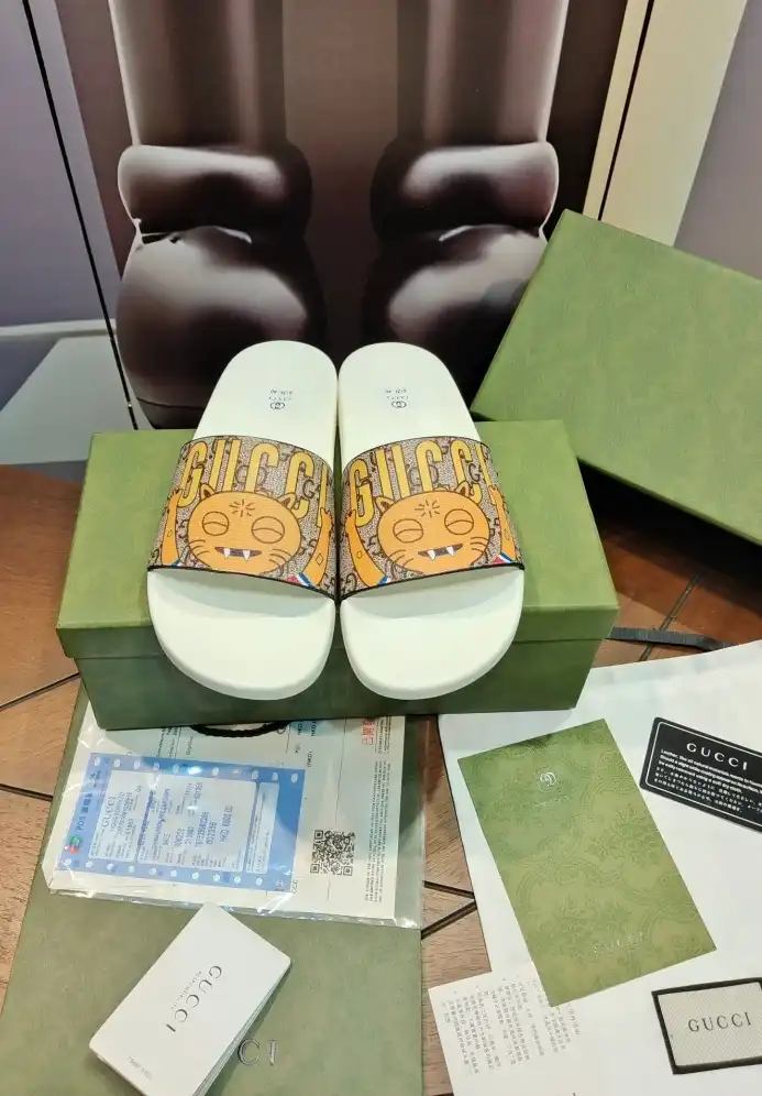 hype Gucci Slippers