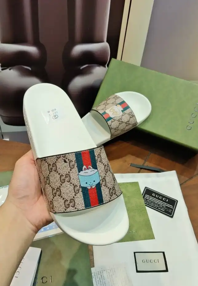 hype Gucci Slippers