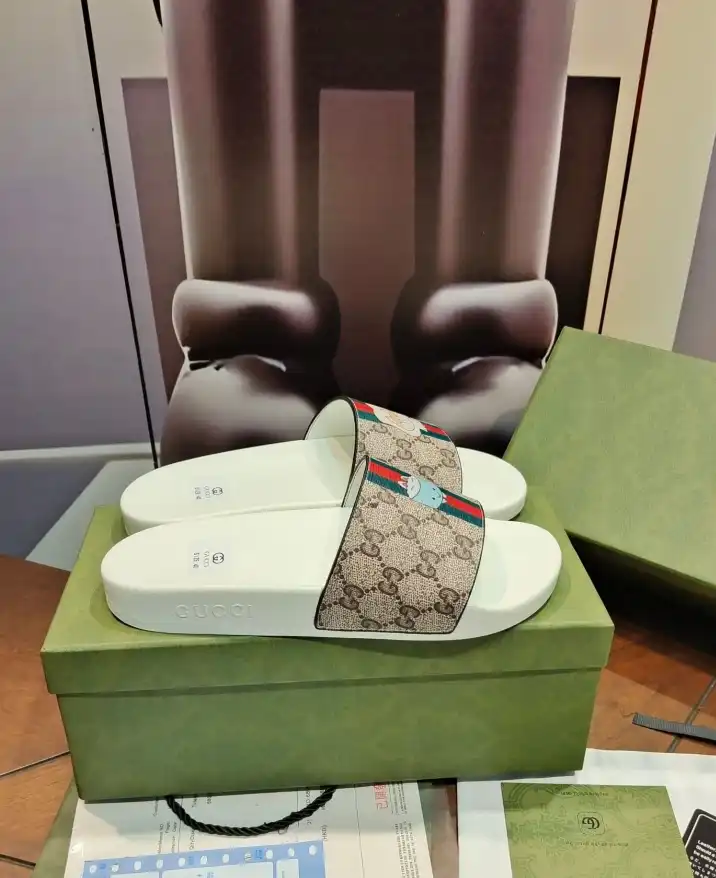 hype Gucci Slippers