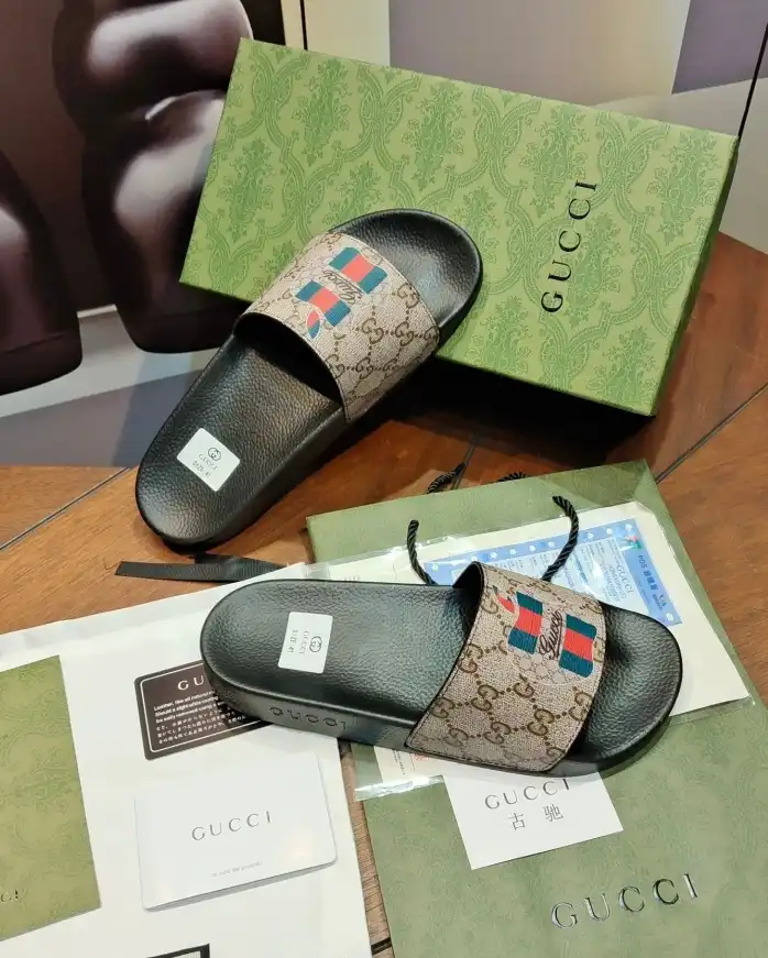 hype Gucci Slippers