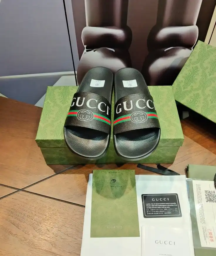 hype Gucci Slippers