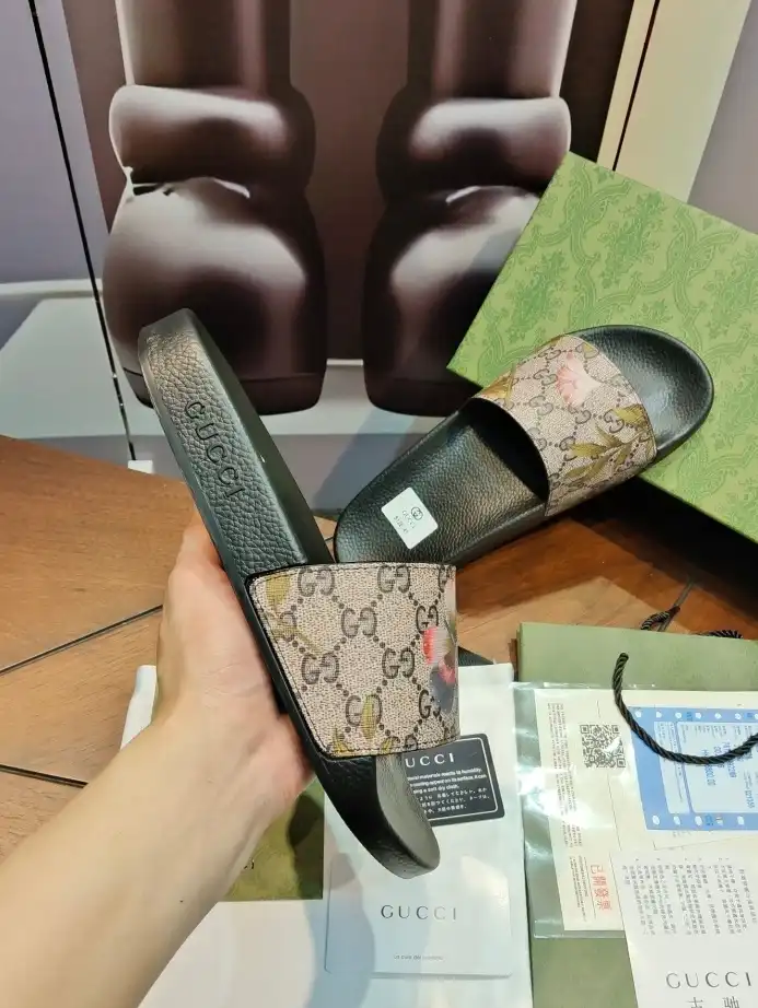 hype Gucci Slippers