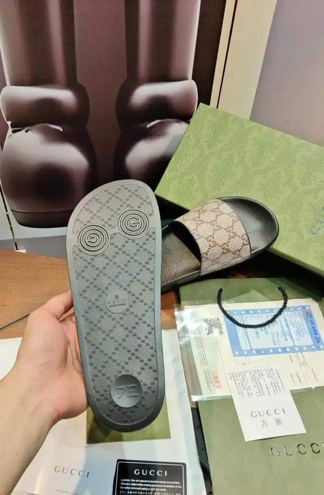 hype Gucci Slippers