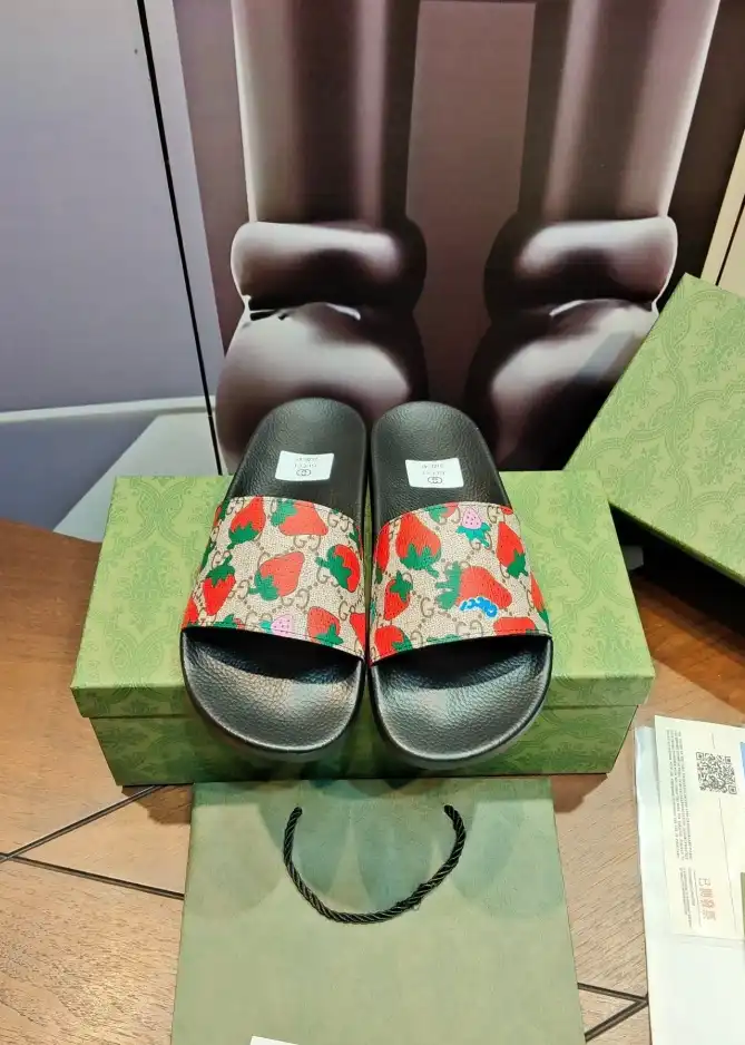 hype Gucci Slippers