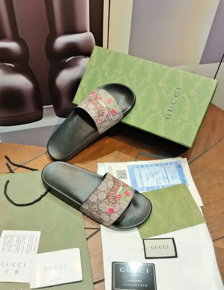 hype Gucci Slippers