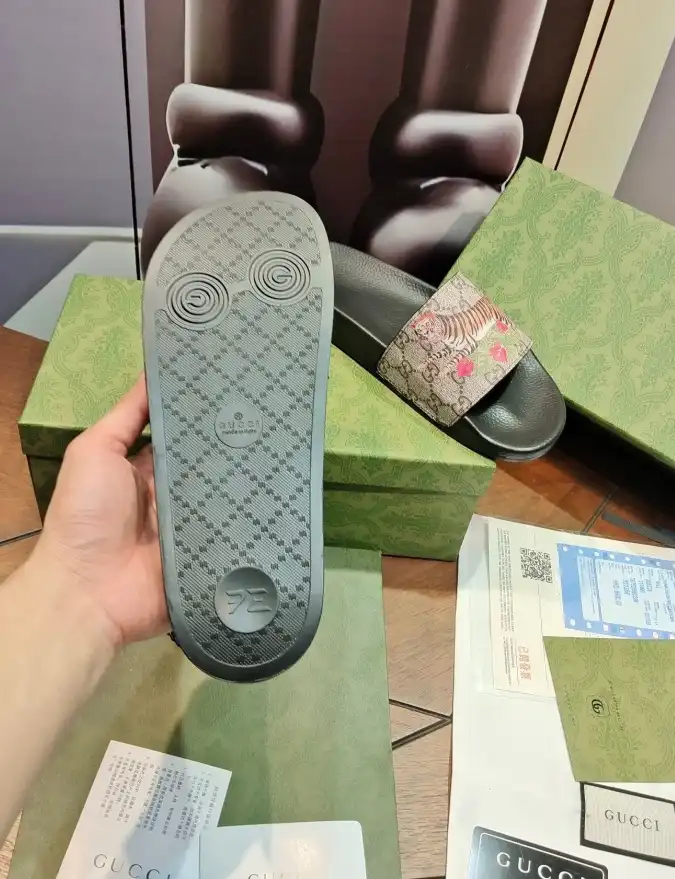 hype Gucci Slippers