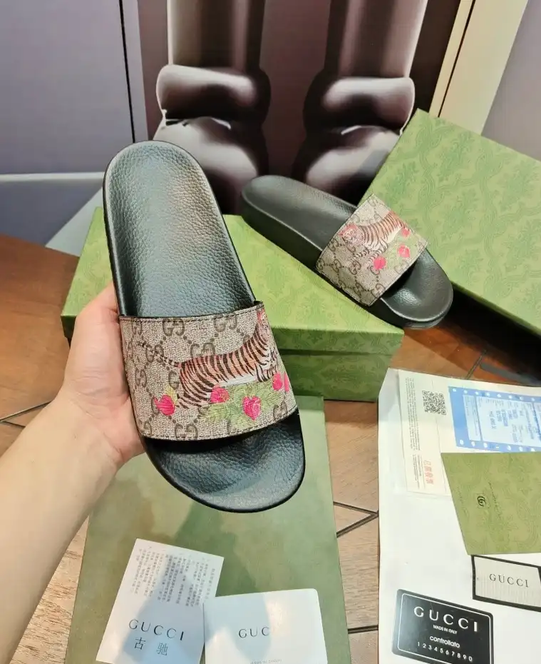 hype Gucci Slippers