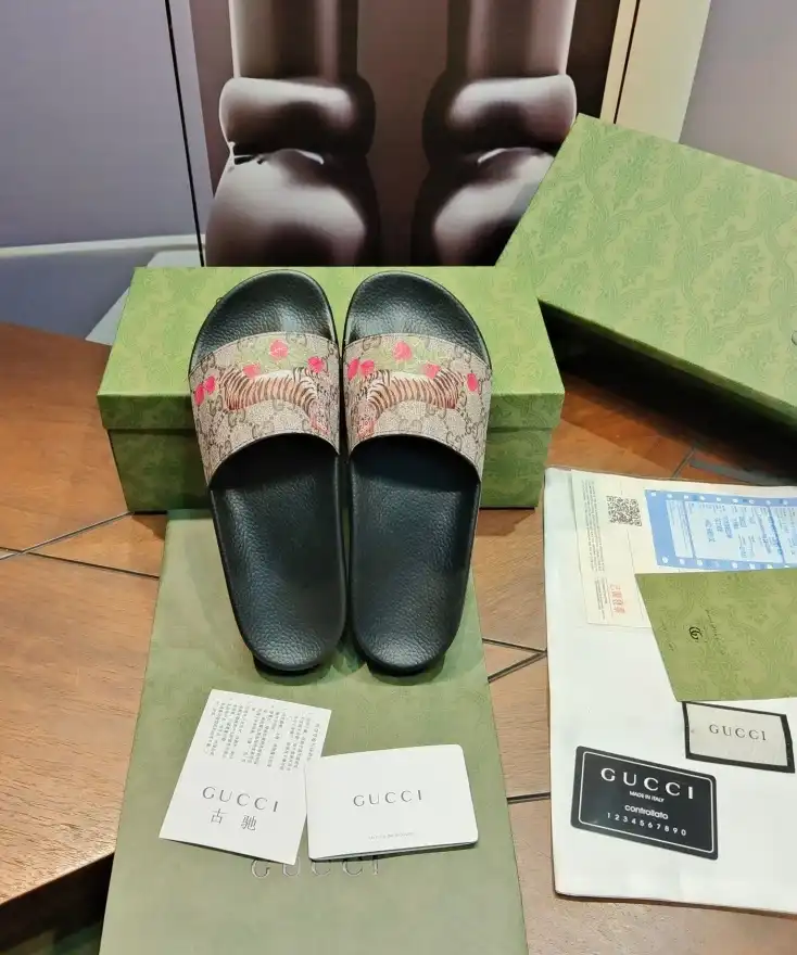 hype Gucci Slippers