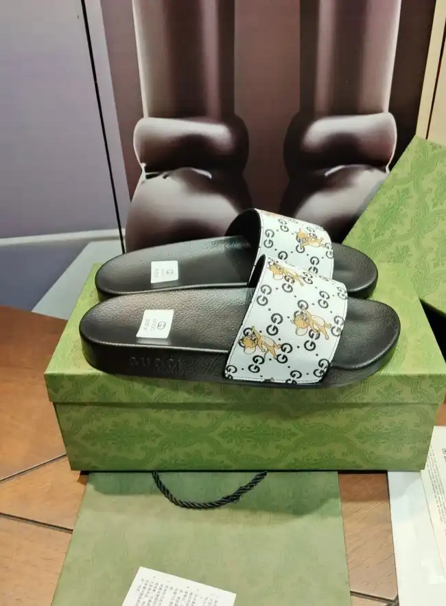 hype Gucci Slippers