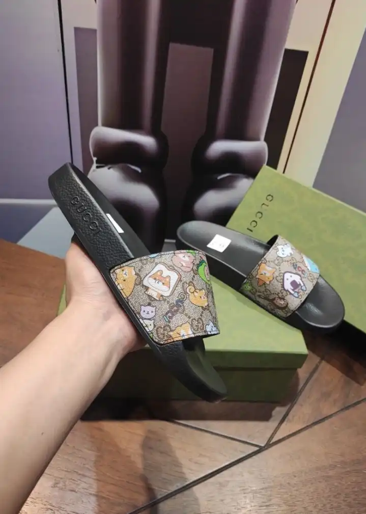 hype Gucci Slippers