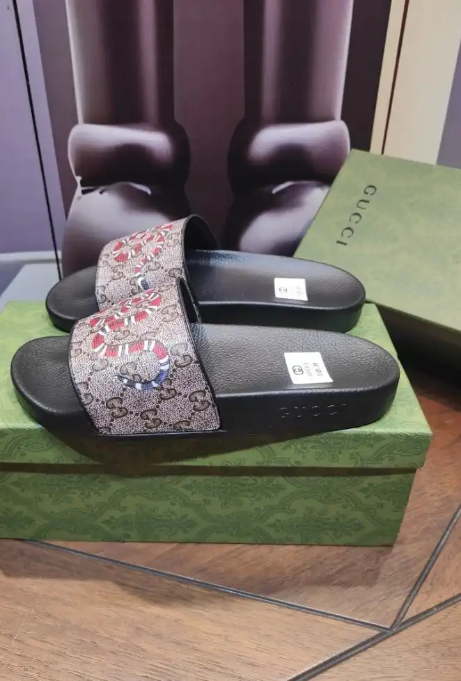 hype Gucci Slippers