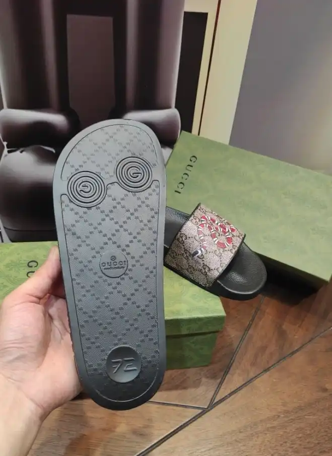 hype Gucci Slippers