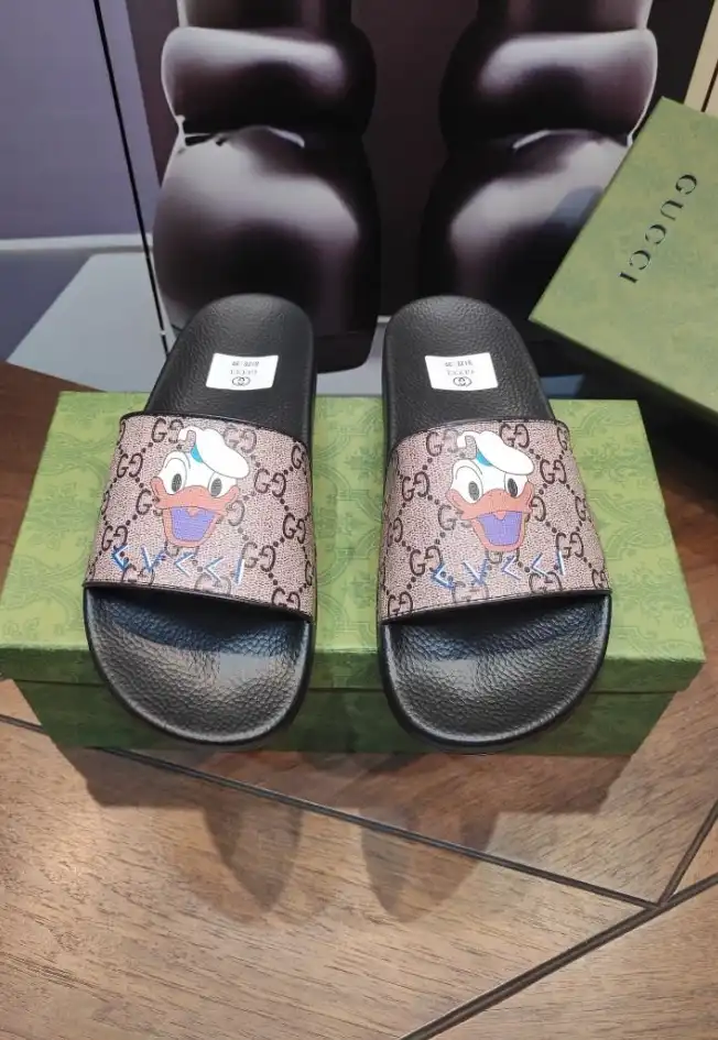 hype Gucci Slippers